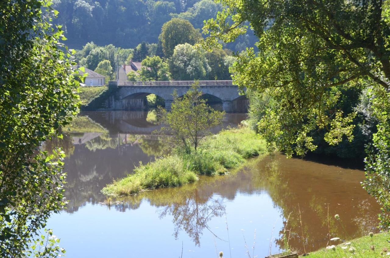 Gite Au Bord De L'Eau Jusqu'A 8 Personnes Chambon-sur-Voueize Bagian luar foto